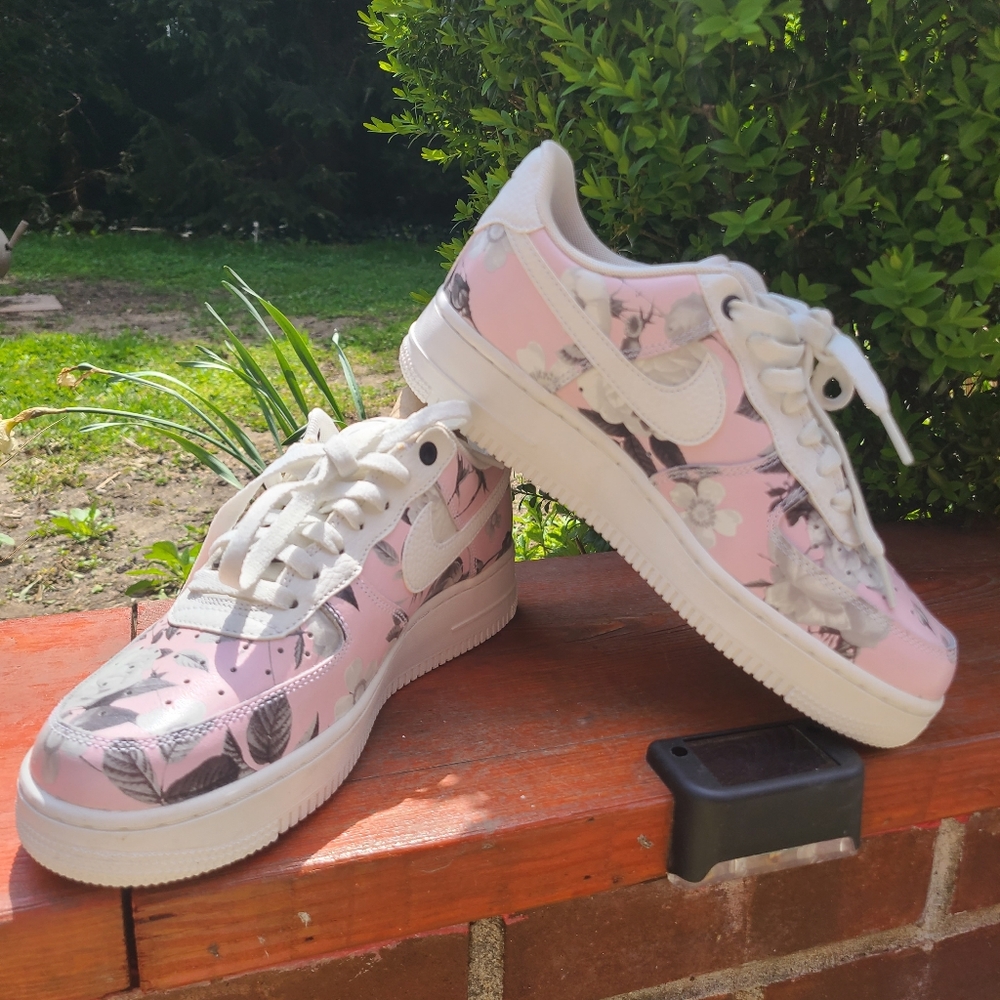 Nike Air force Size u.s 8.5 pink with white